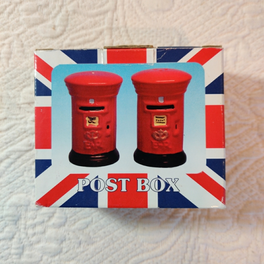 House Of Valentina Souvenir UK Post Box Salt And Pepper Shakers Set New Boxed
